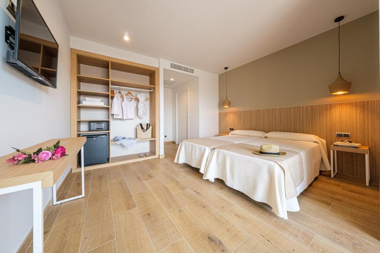 Quarto Superior com Cama de Casal ou 2 de Solteiro e Terraço